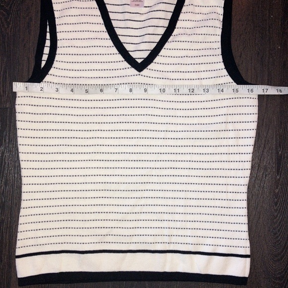 Sleeveless top - Picture 13 of 14